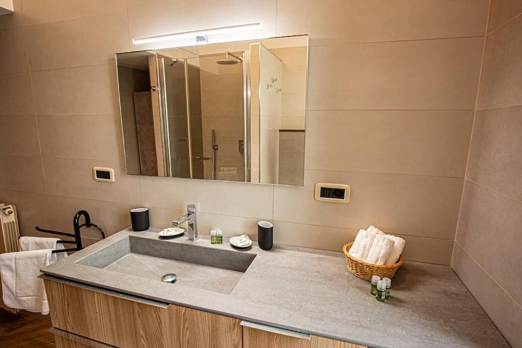 Dimora Al Colosseo, 2 Bedrooms Roma Ngoại thất bức ảnh