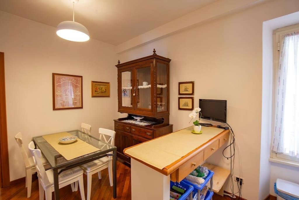 Dimora Al Colosseo, 2 Bedrooms Roma Ngoại thất bức ảnh