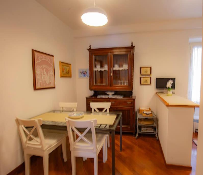 Dimora Al Colosseo, 2 Bedrooms Roma Ngoại thất bức ảnh