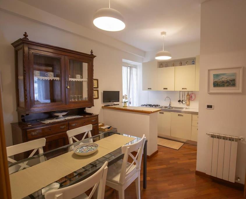 Dimora Al Colosseo, 2 Bedrooms Roma Ngoại thất bức ảnh