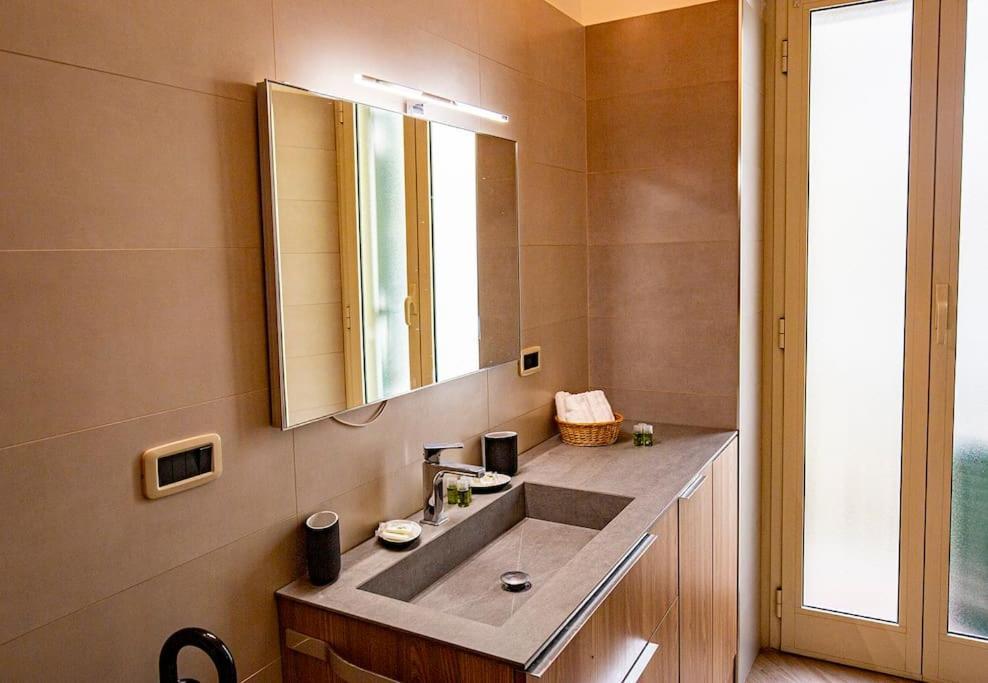 Dimora Al Colosseo, 2 Bedrooms Roma Ngoại thất bức ảnh